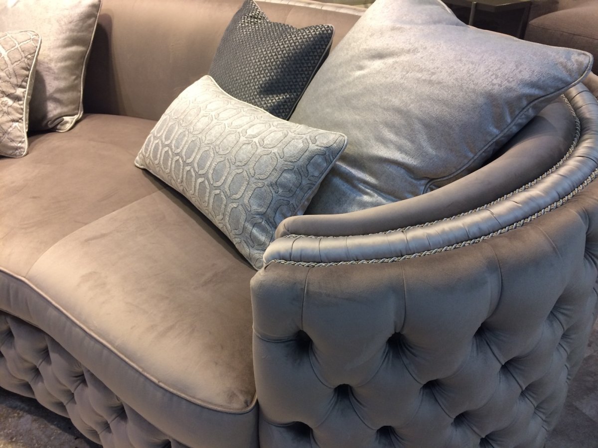 Диван с каретной стяжкой