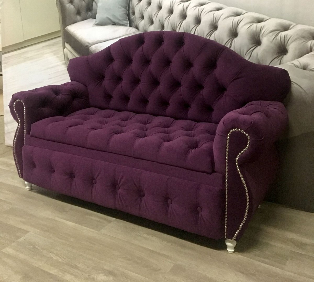 Спинка дивана с каретной стяжкой