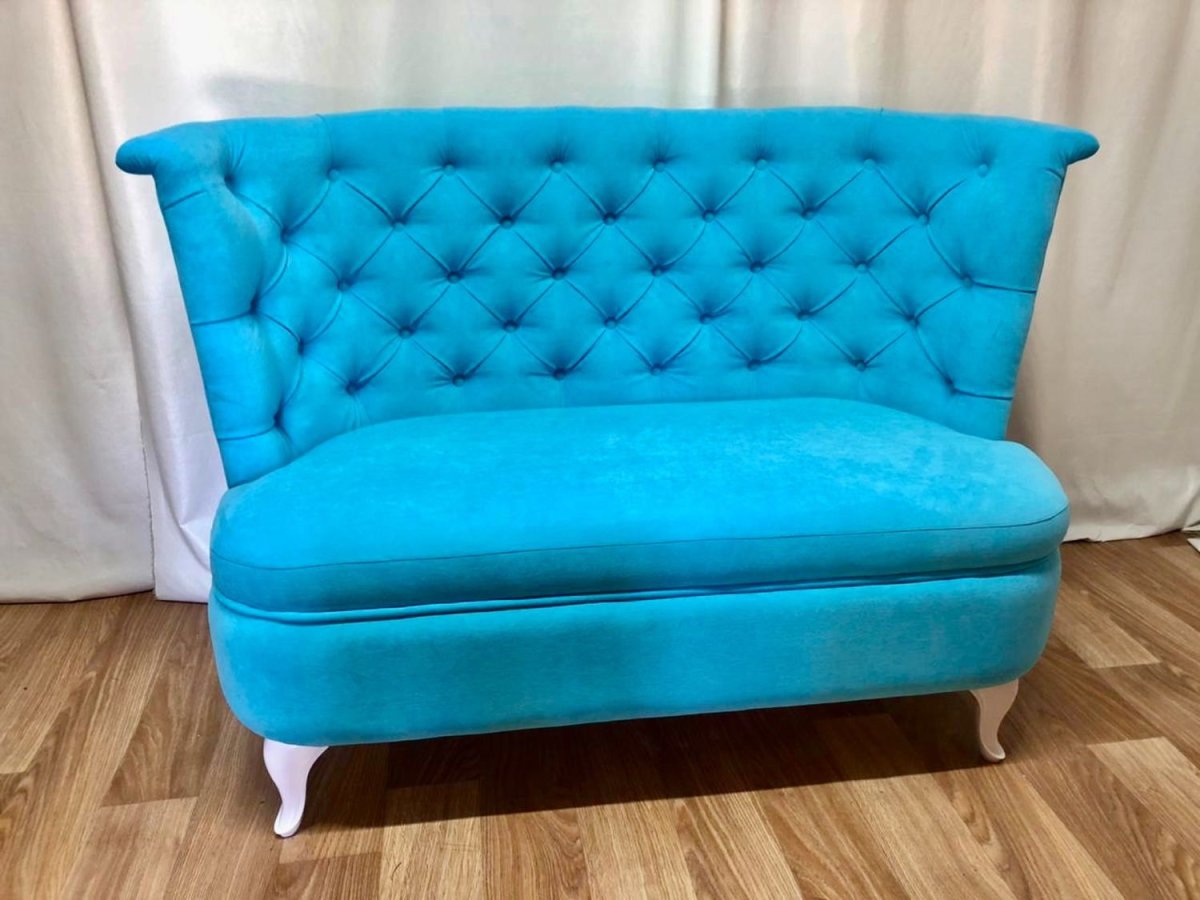 Диванчик с каретной стяжкой