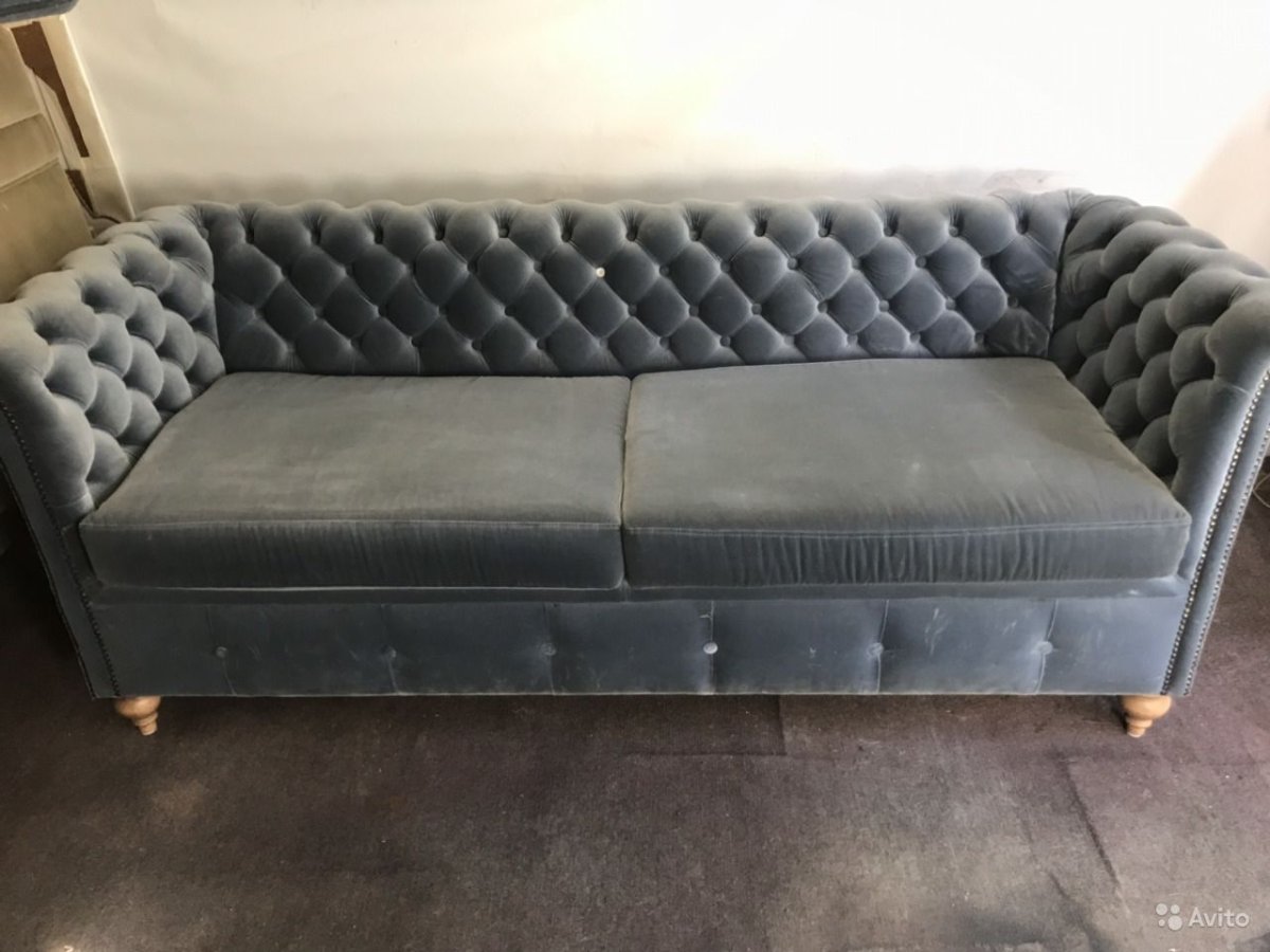 бархатный диван с каретной стяжкой