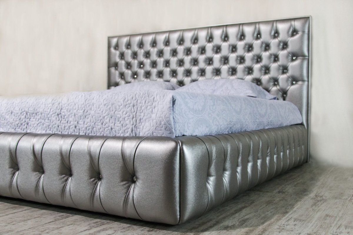 Диван кровать с каретной стяжкой