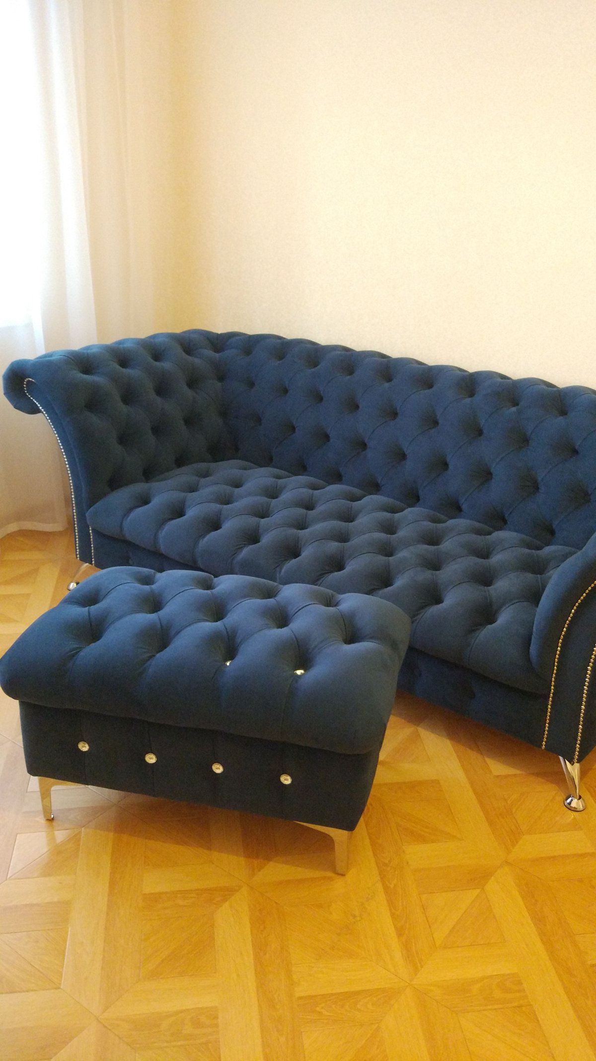 Диван для салона