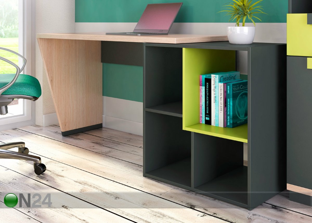 Детский письменный стол с полками