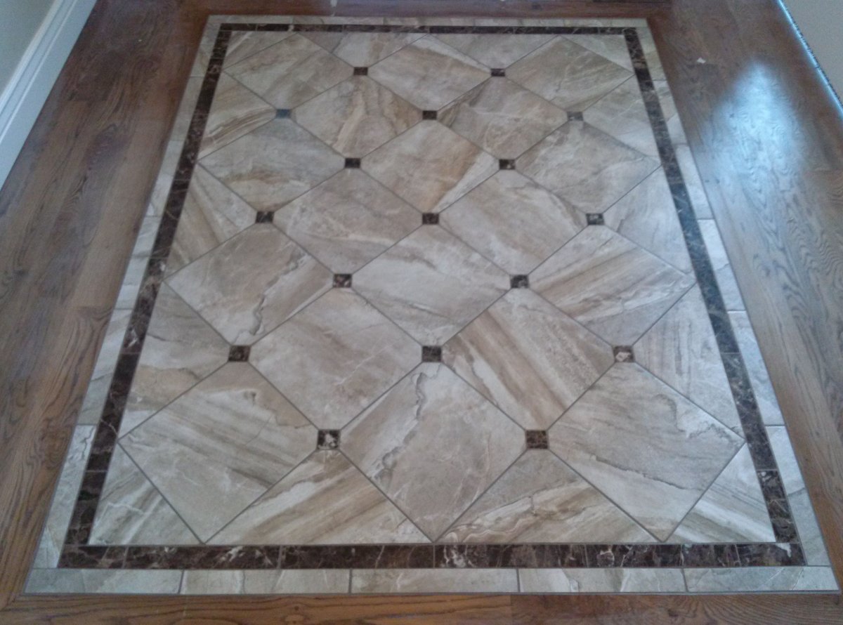 Плиточный ковер в прихожей