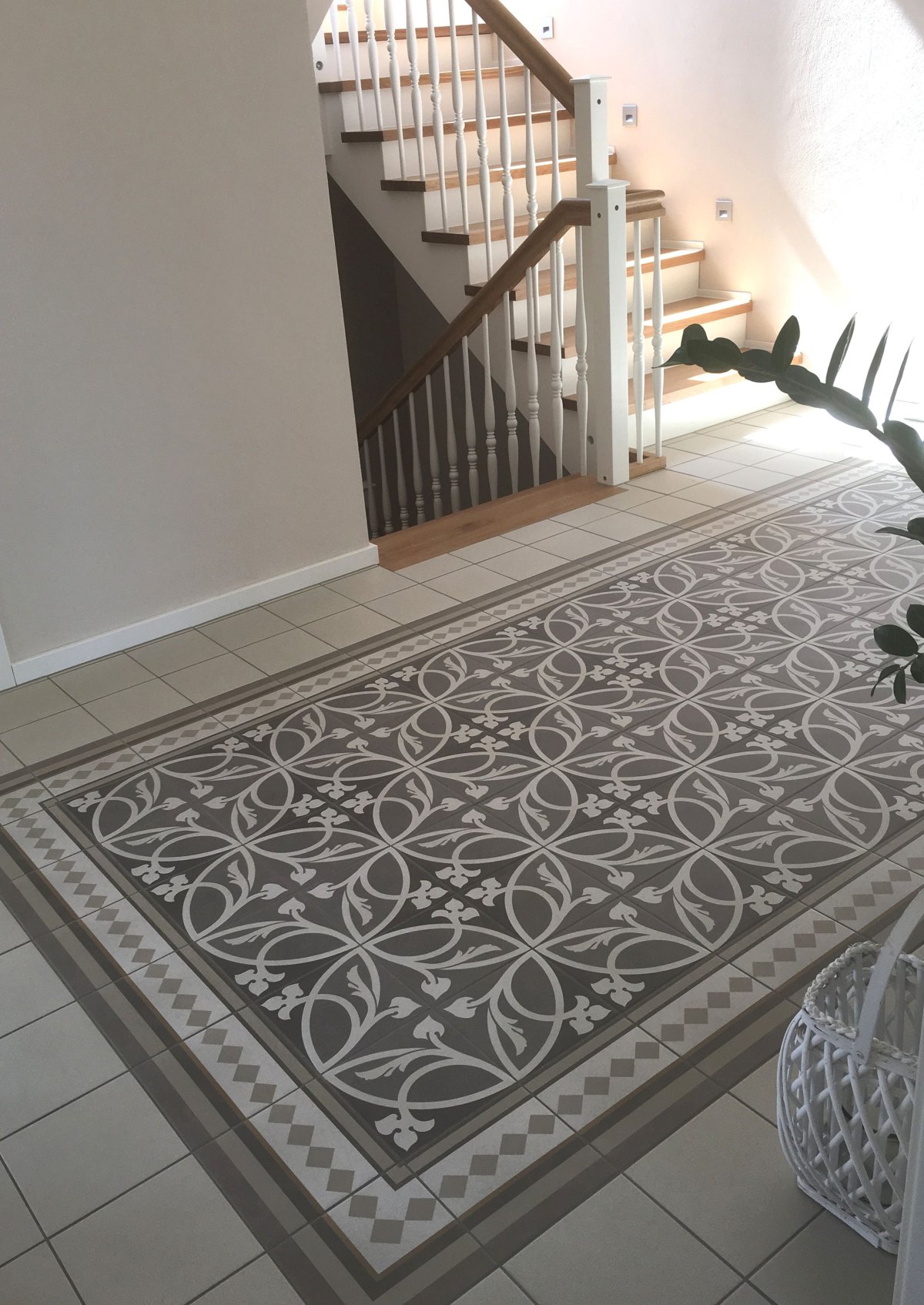 Ковер из плитки в прихожей