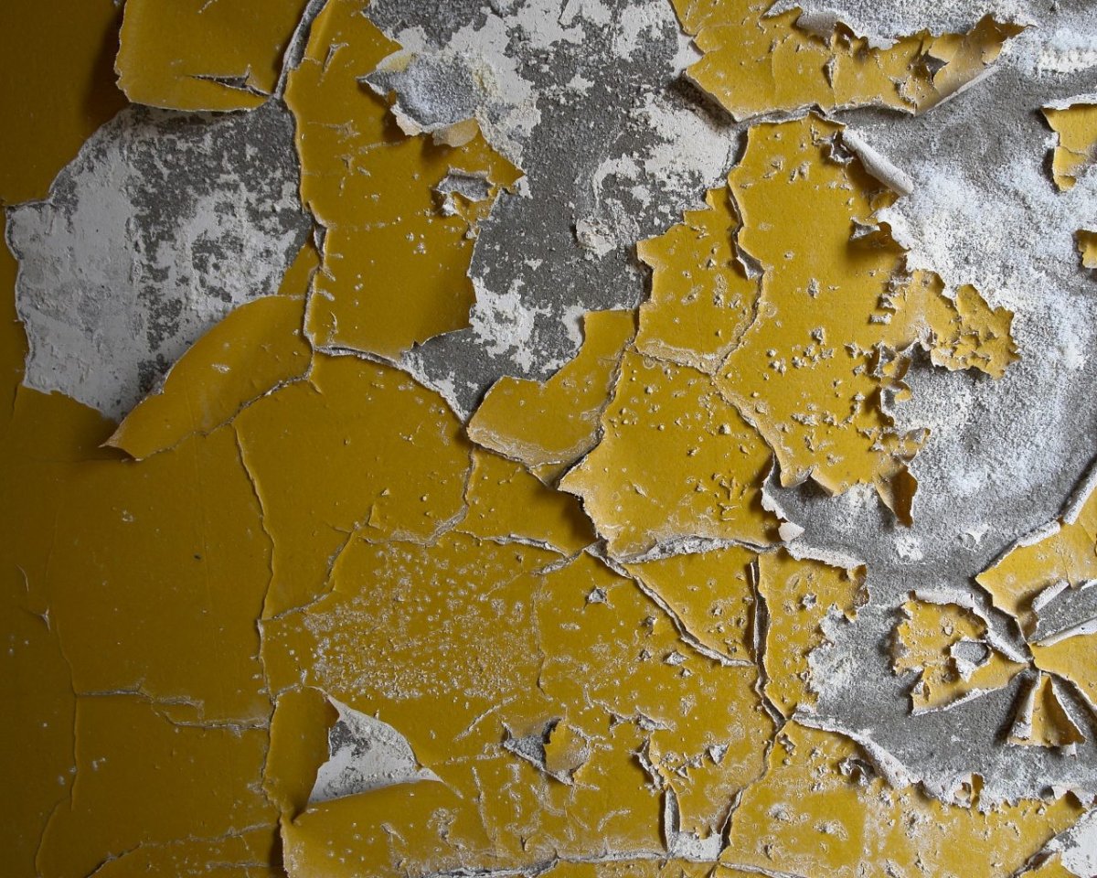 Грязная стена