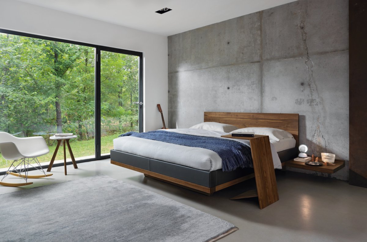 Кровать на ножках