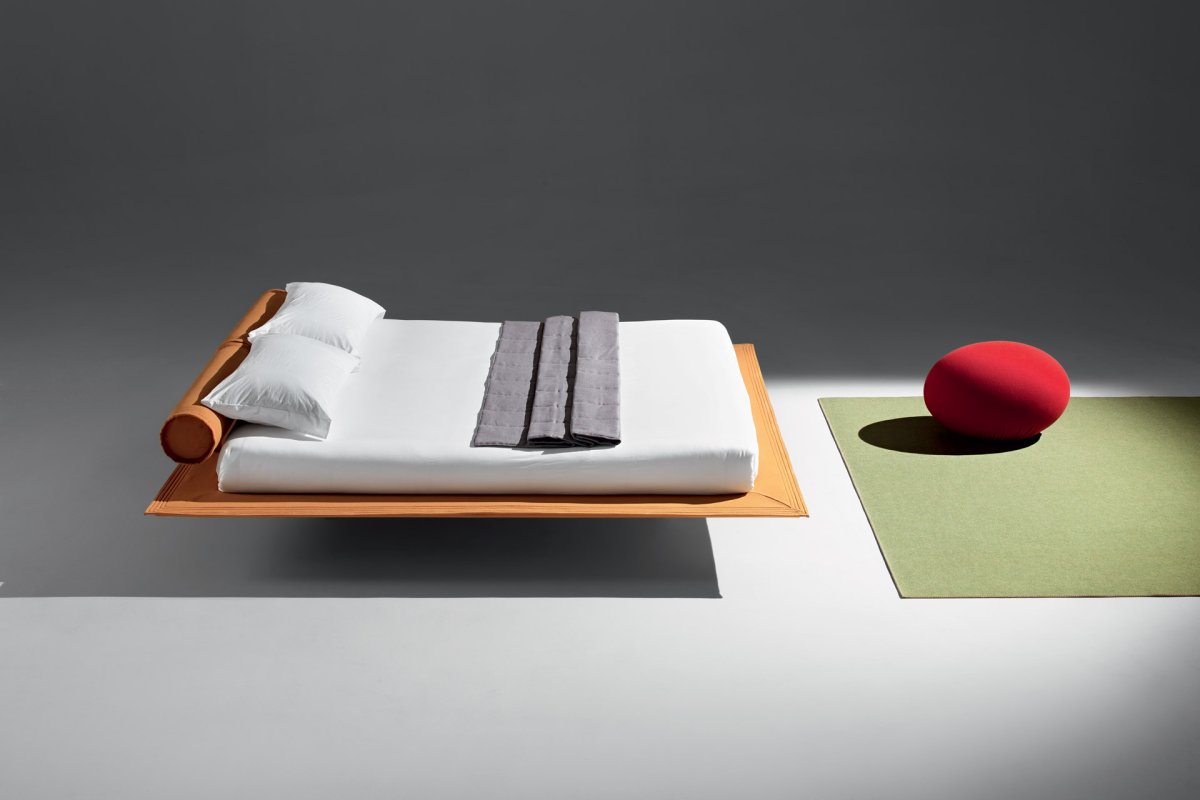 Высокая кровать с выдвижными ящиками