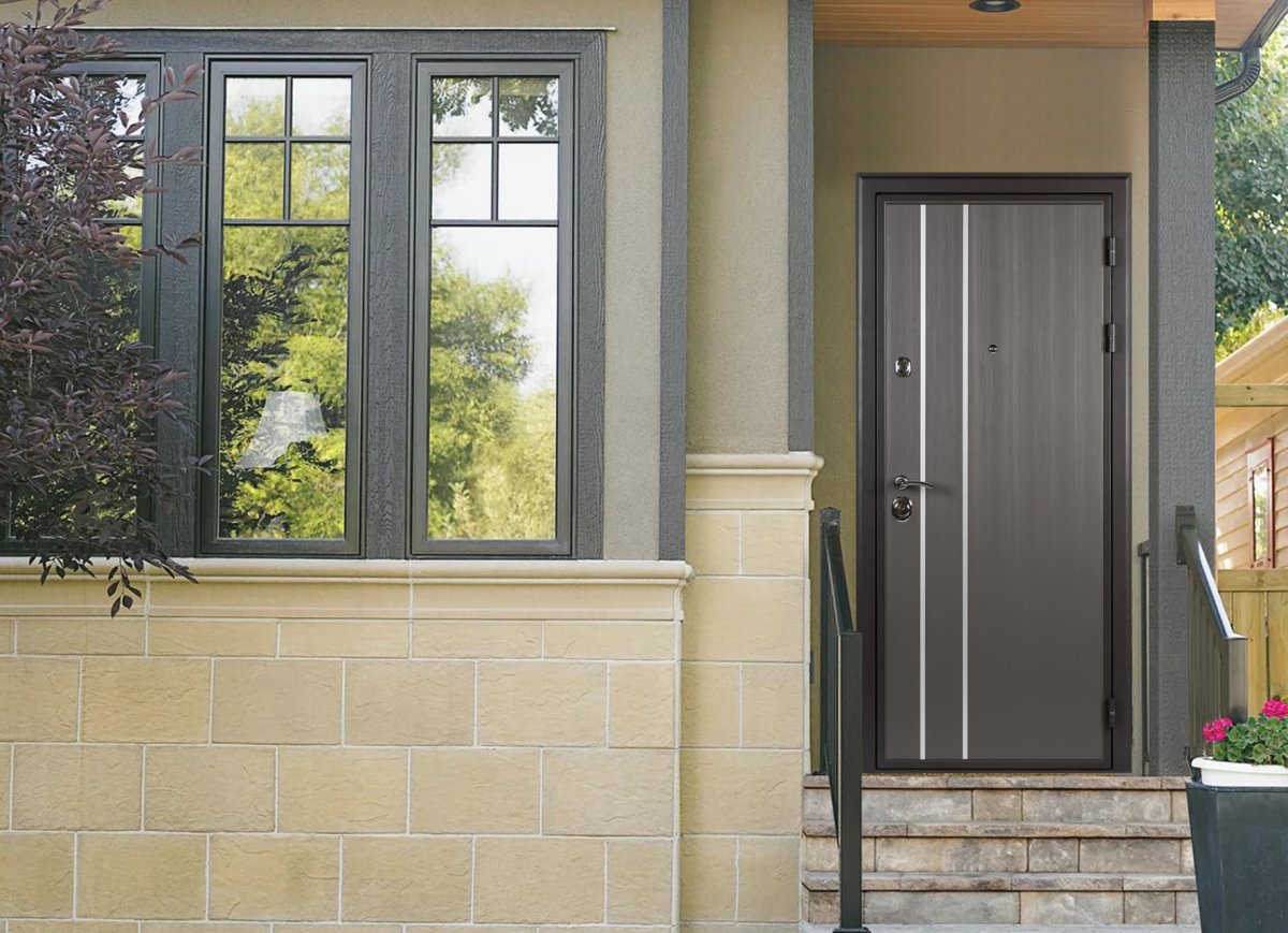 Входная дверь в частный дом