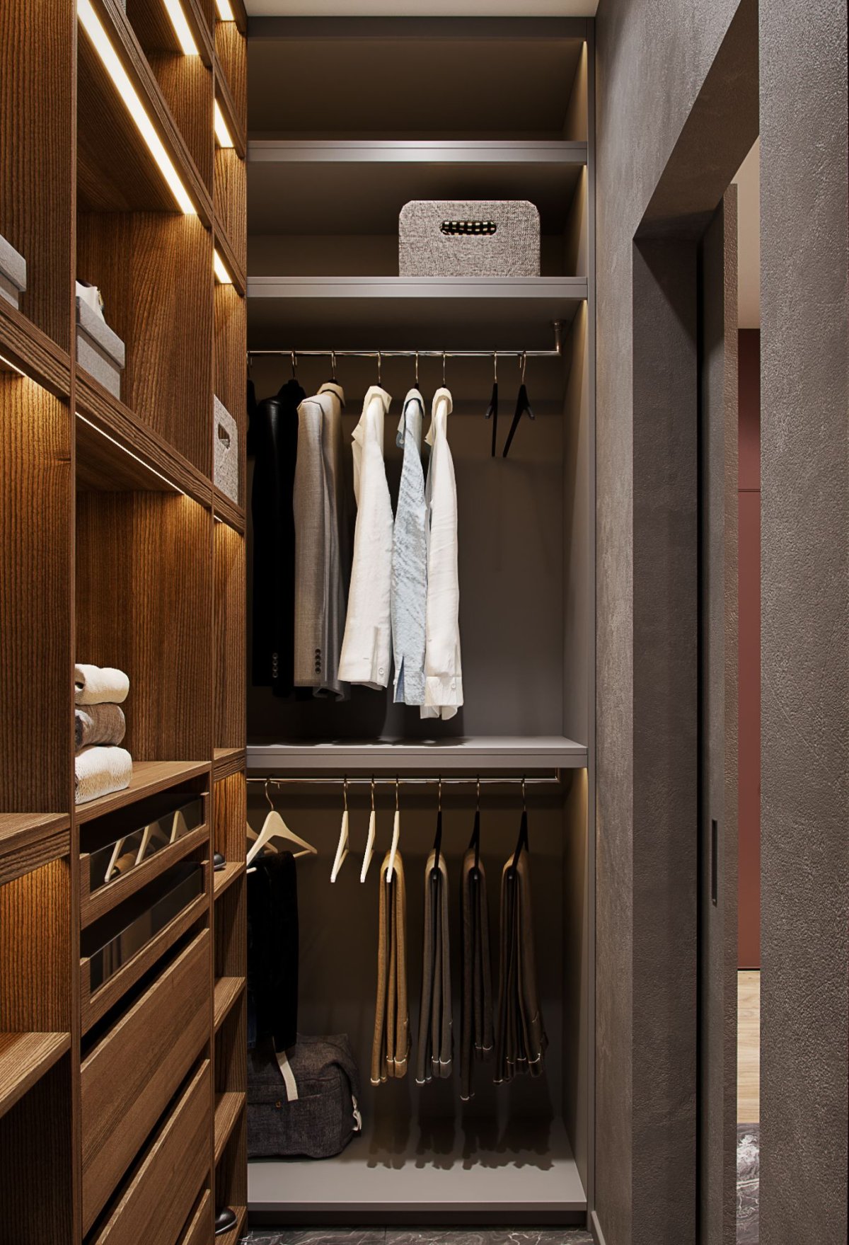 Гардеробная в узком коридоре