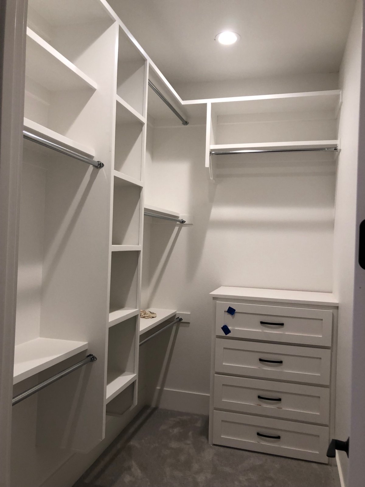 Прихожая с гардеробной комнатой