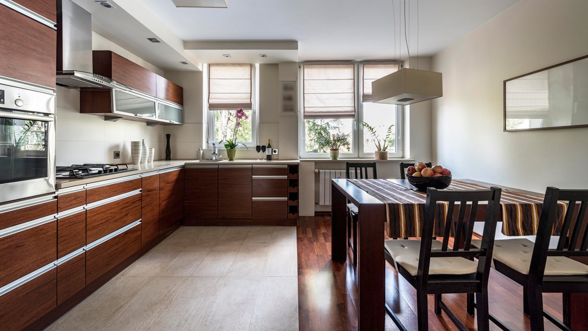 Зонирование кухни плиткой и ламинатом