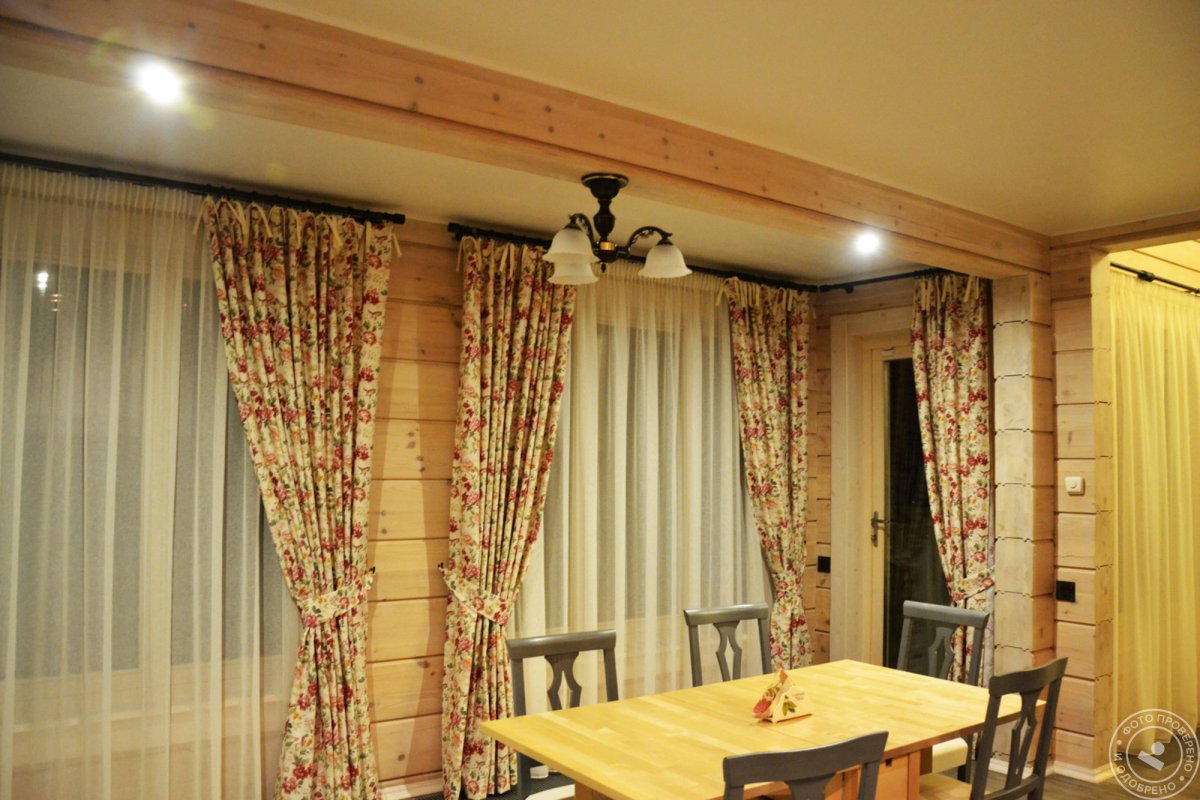 Римские шторы в срубовой дом