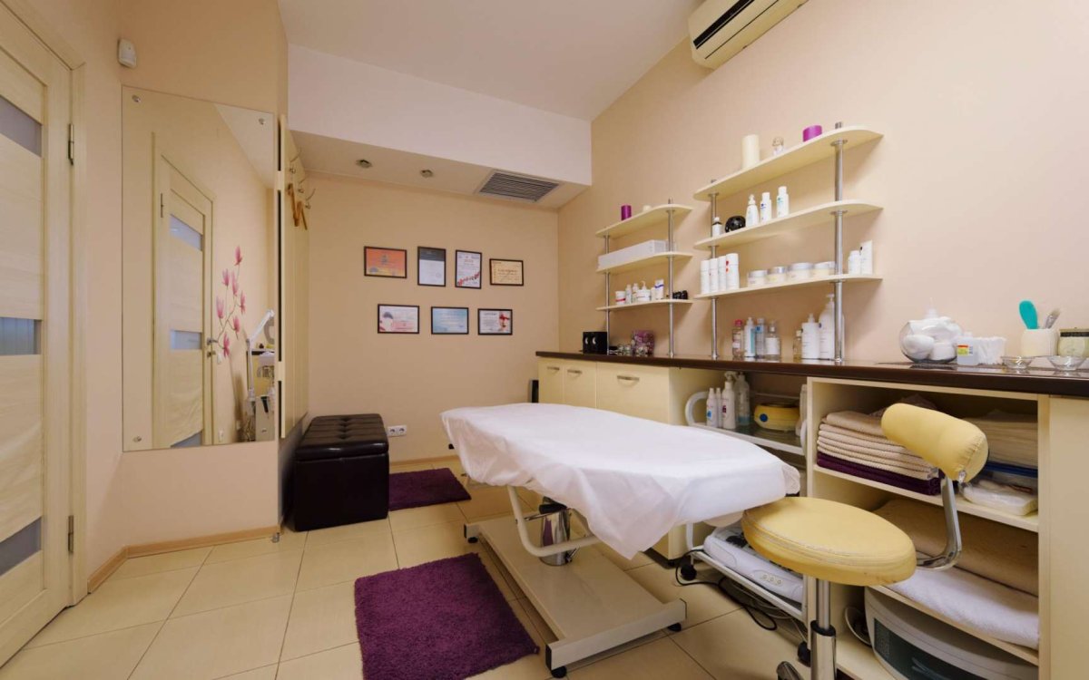 Косметолог в клинике