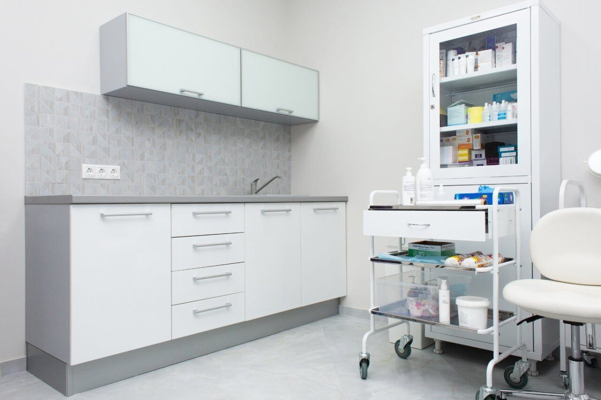 Гарнитур для кабинета косметолога