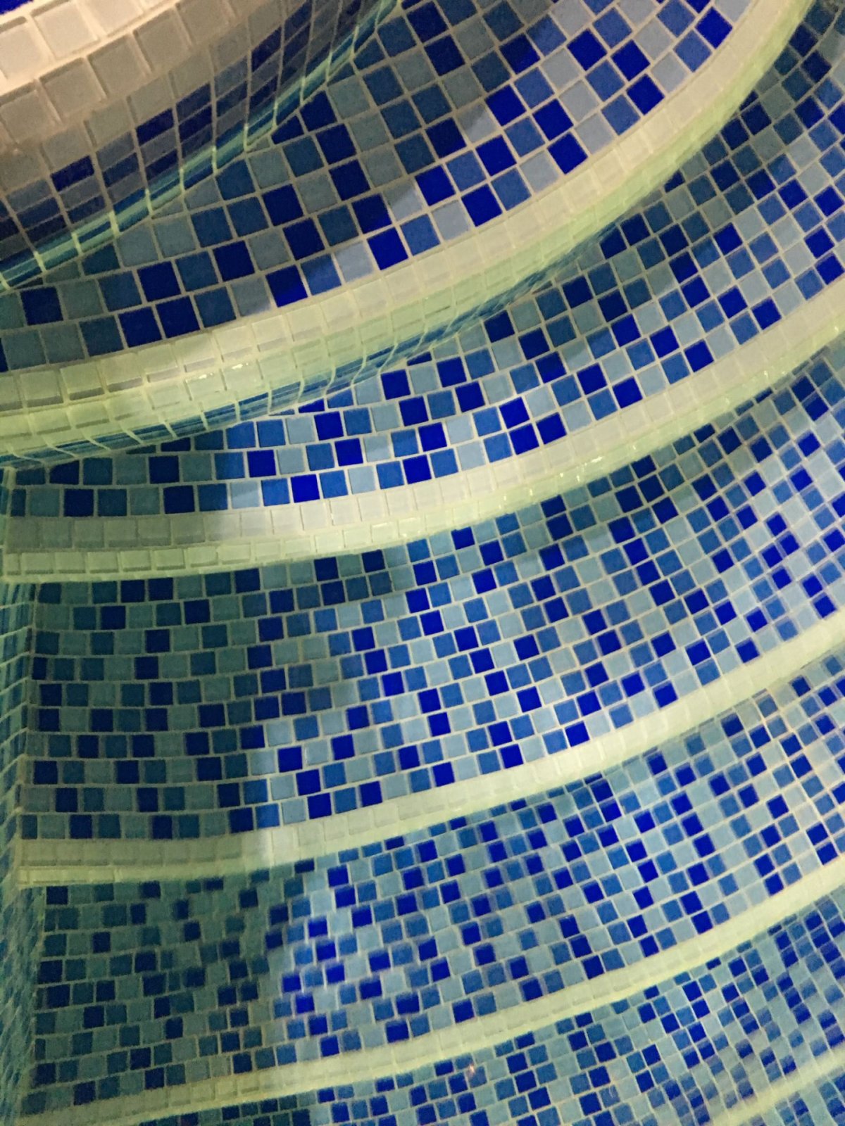 Бассейн из мозаики