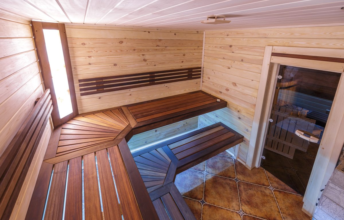 Внутренняя отделка бани из бревна