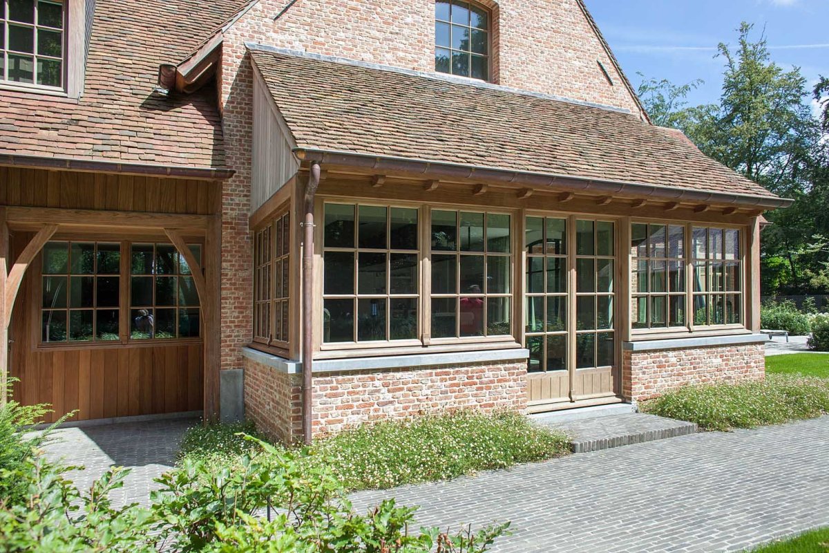 Веранда к кирпичному дому