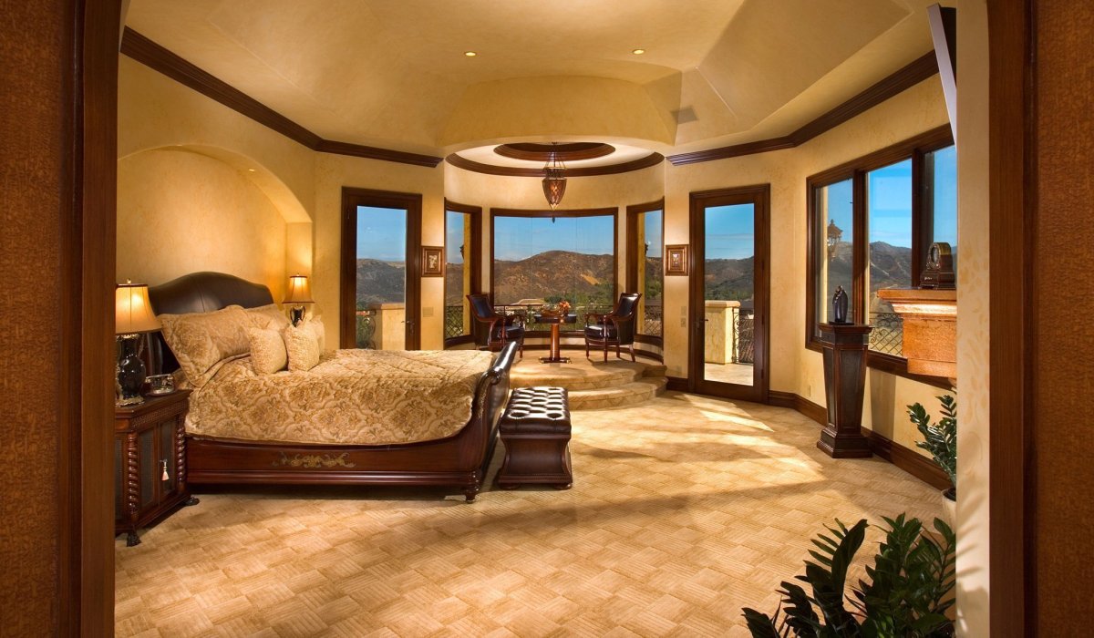 Двухэтажный дом внутри