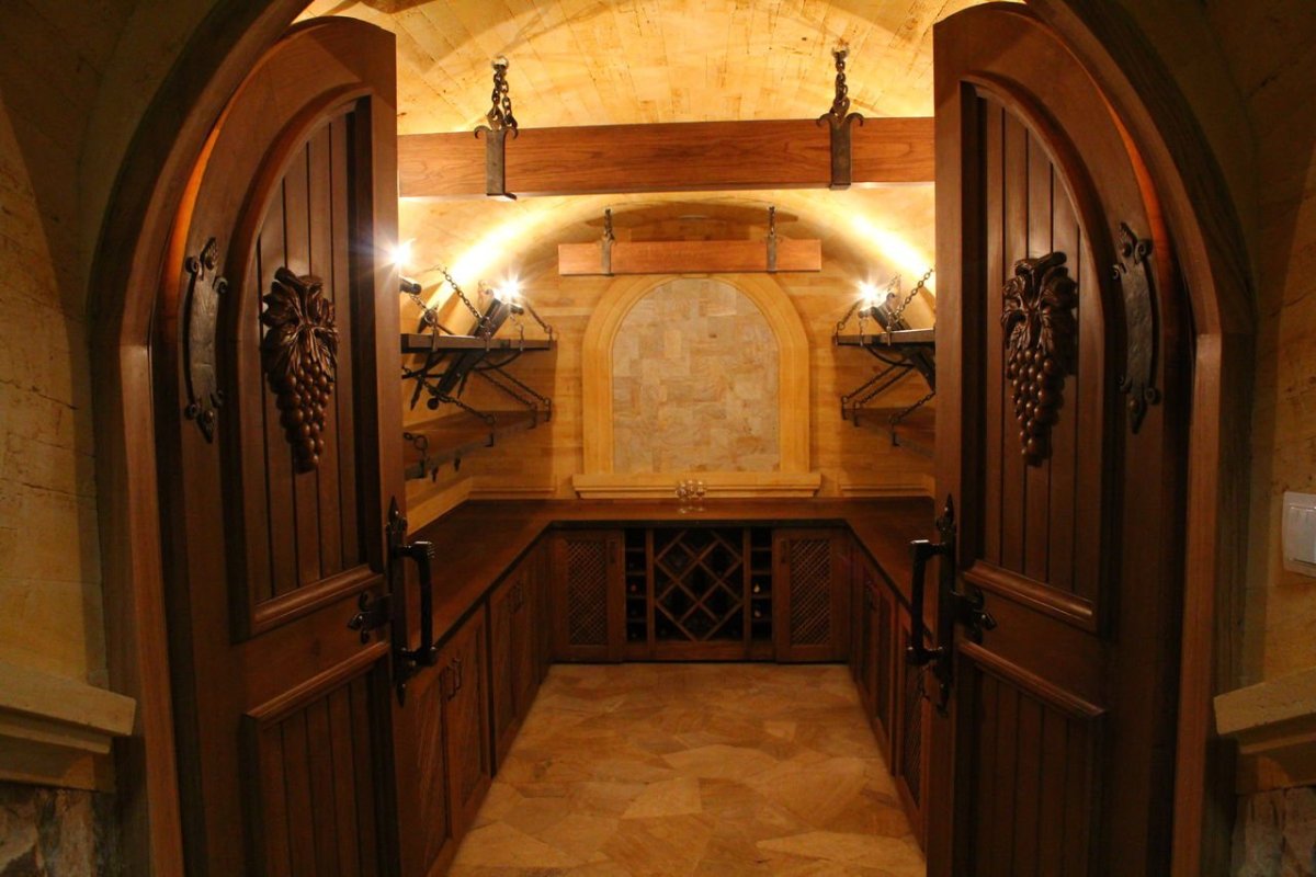 Дегустационный зал в винном погребе