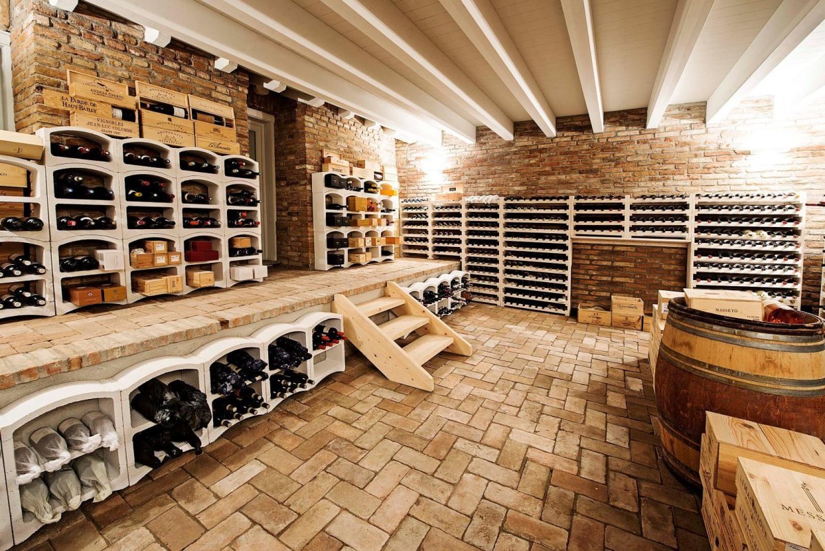 Винный погреб интерьер