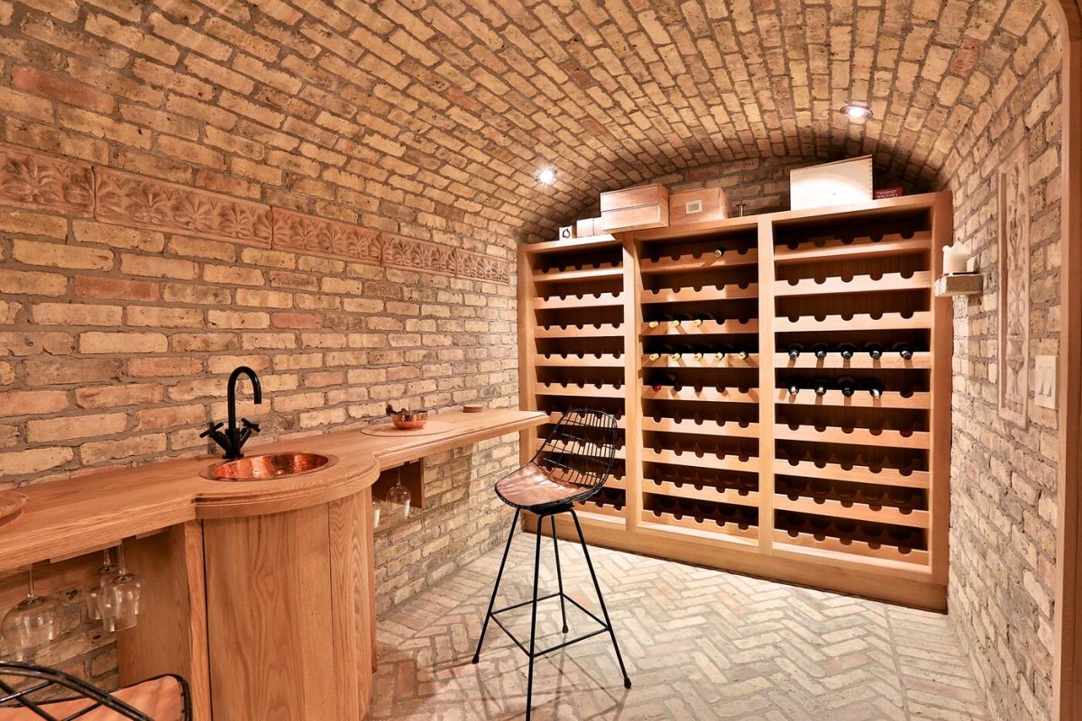 Шикарный винный погреб