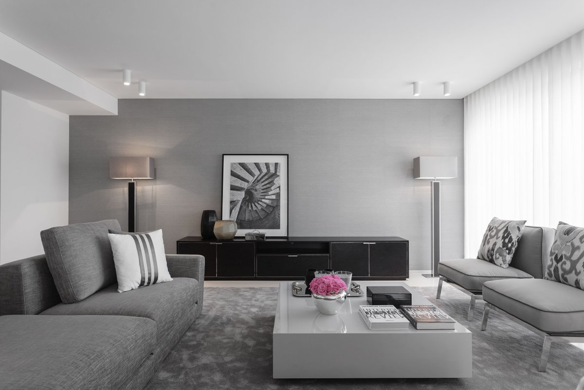 Серый диван в скандинавском стиле