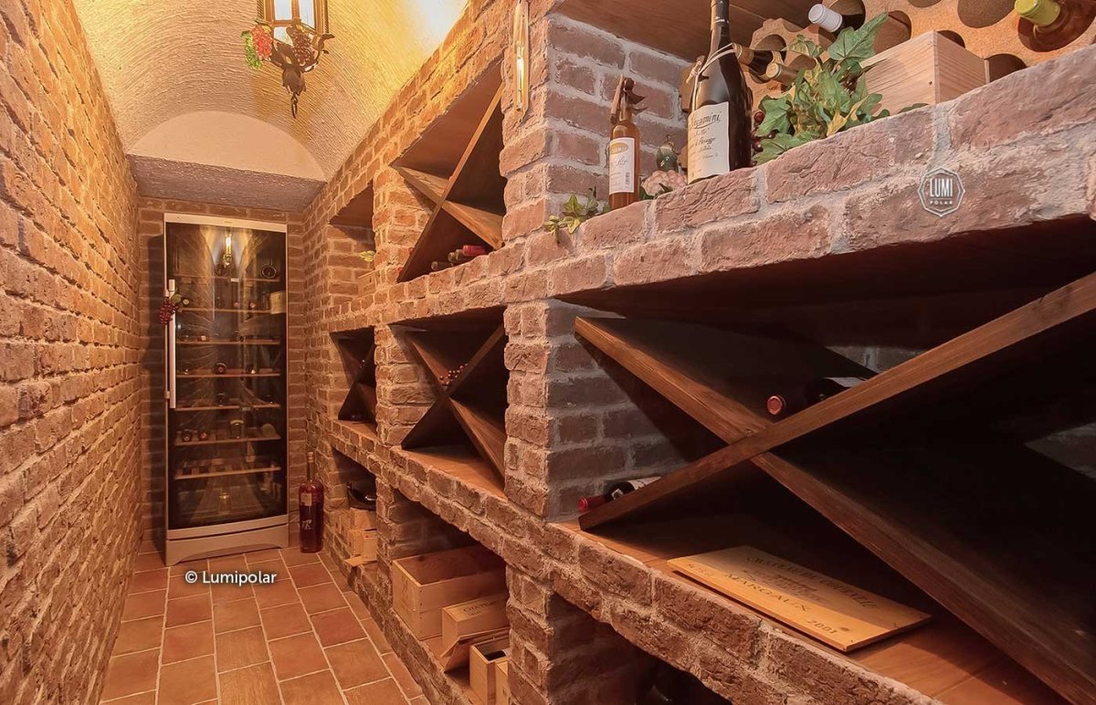 Кухня в стиле винного погреба