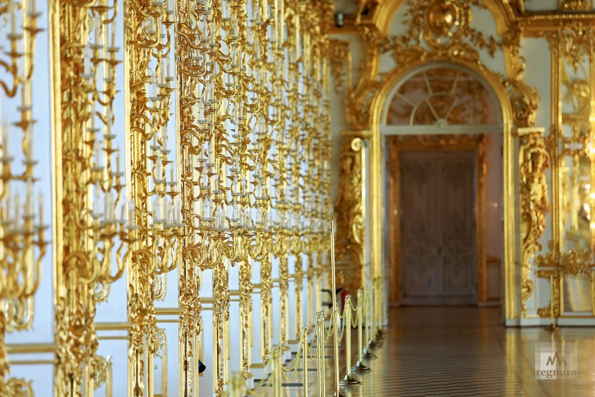 Королевская спальня Версальского дворца