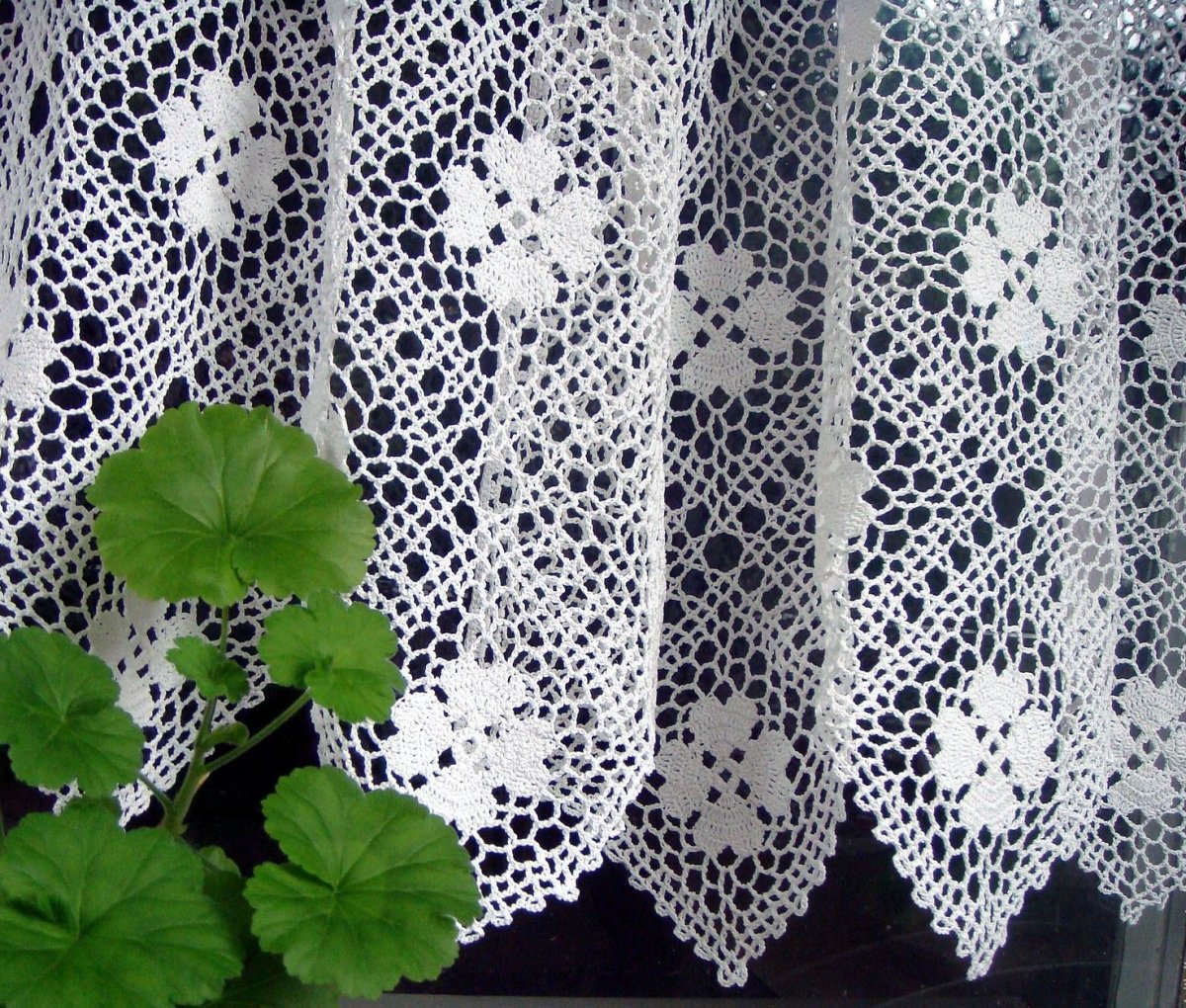 Вязаные занавески