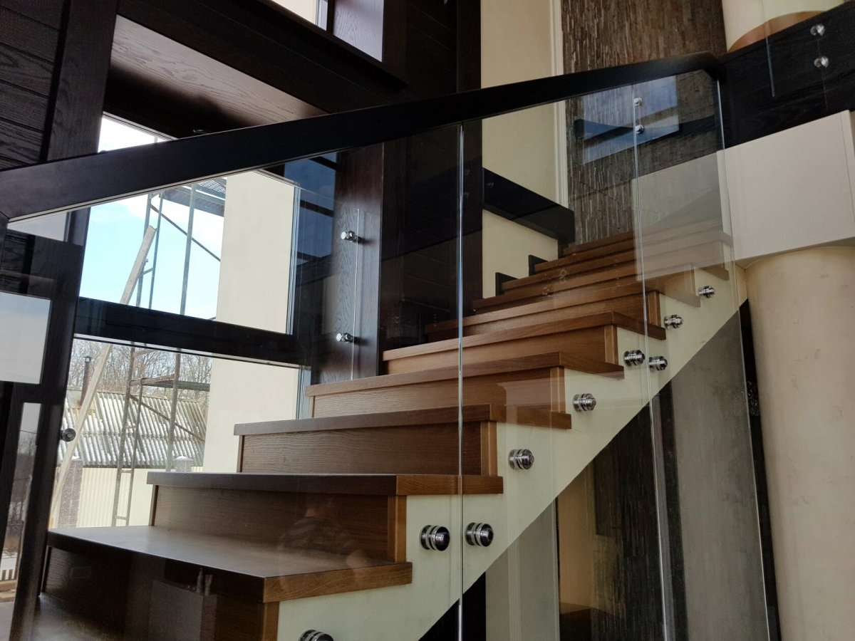 Отделка стен лестничного пролета