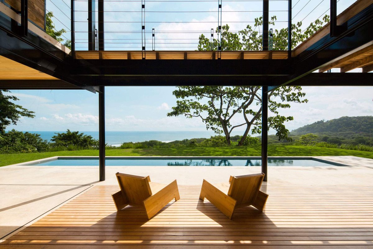 Терраса с бассейном