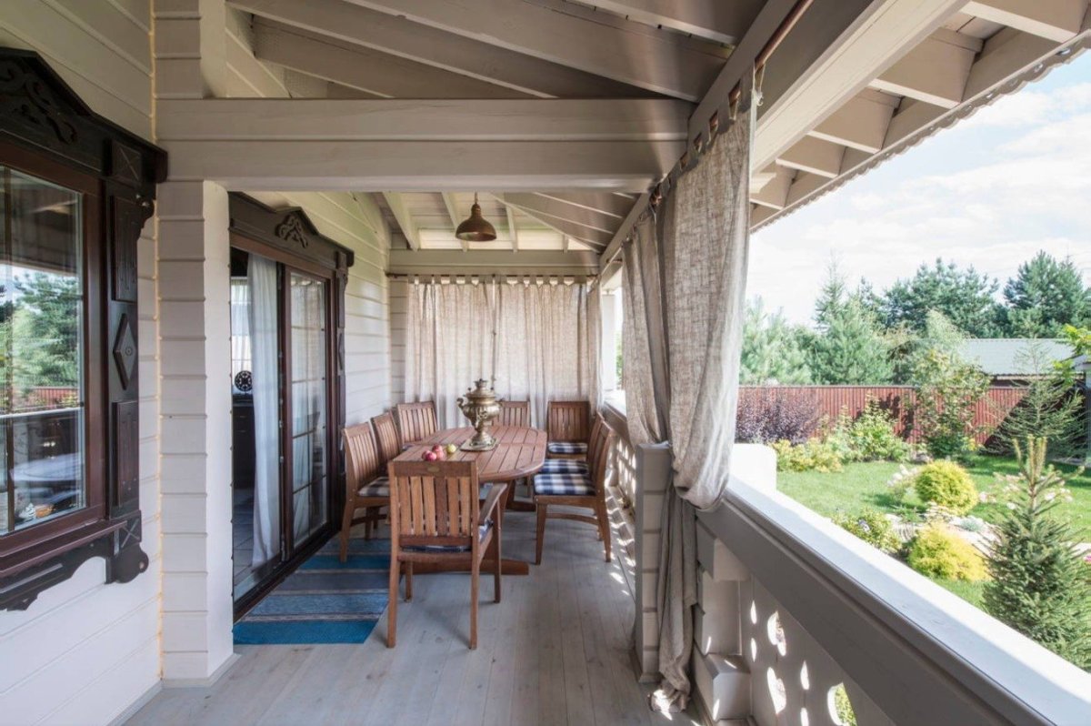 Веранда с балконом