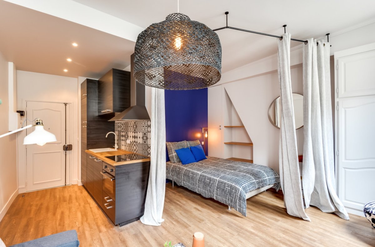 Зонирование кровати в студии 25 кв.м