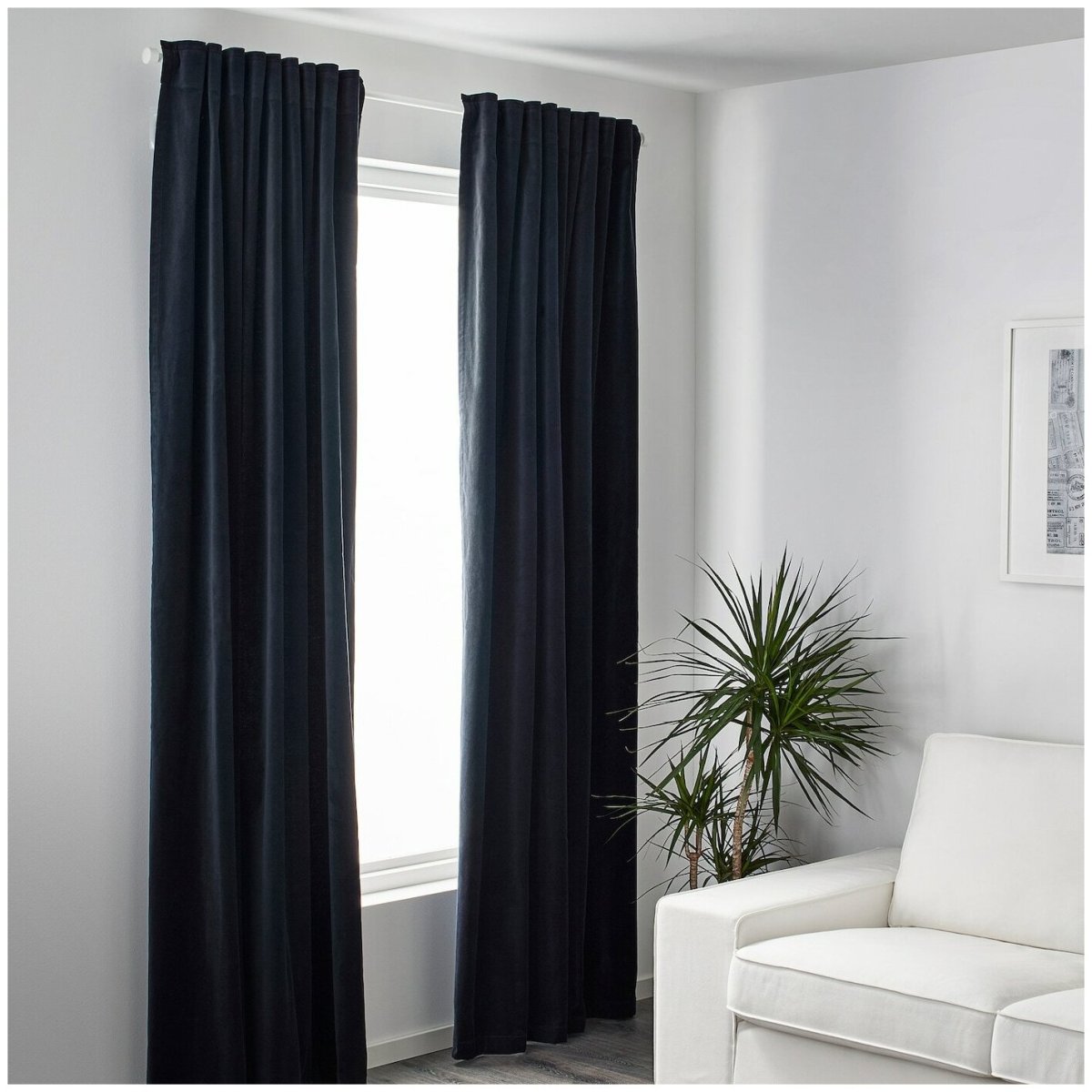 Интерьер белый с синим текстилем