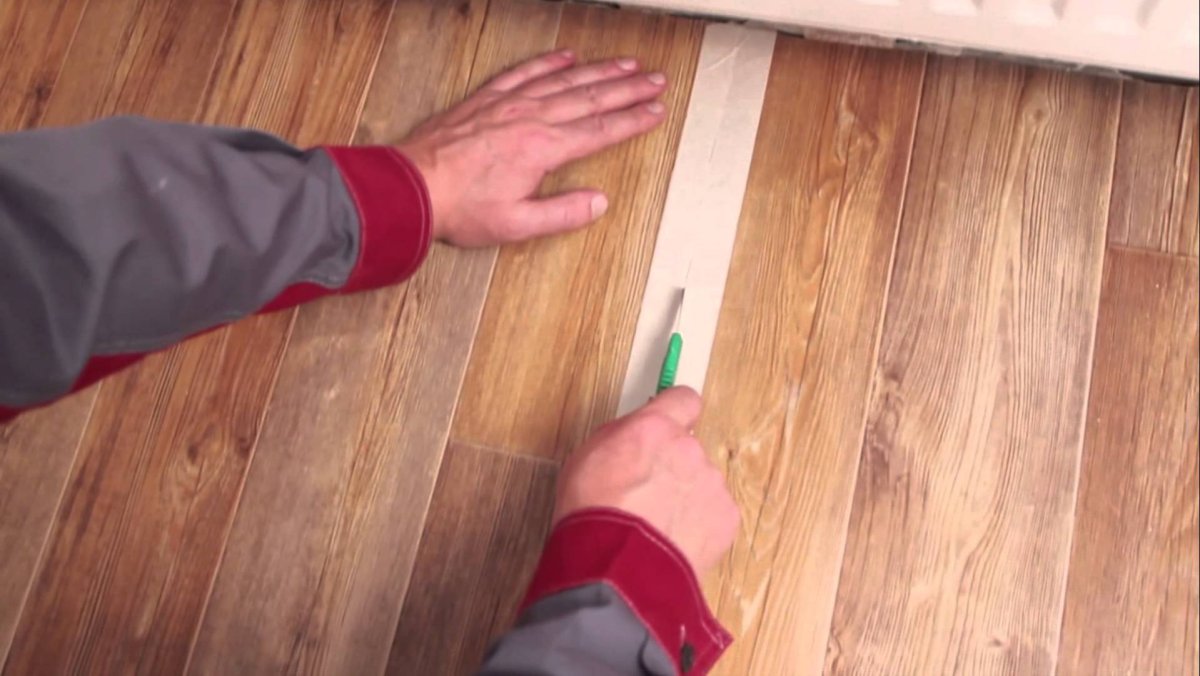 Стык кафеля и ламината