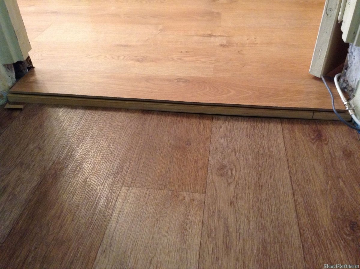 Стык между плиткой и ламинатом