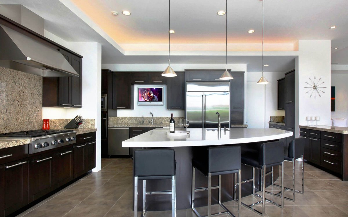 Кухонный остров с обеденной зоной хайтек