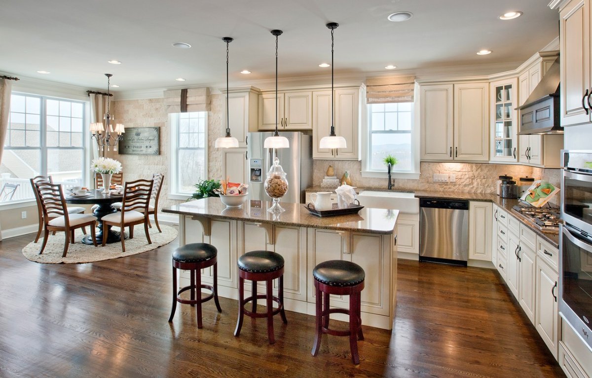 Просторная кухня