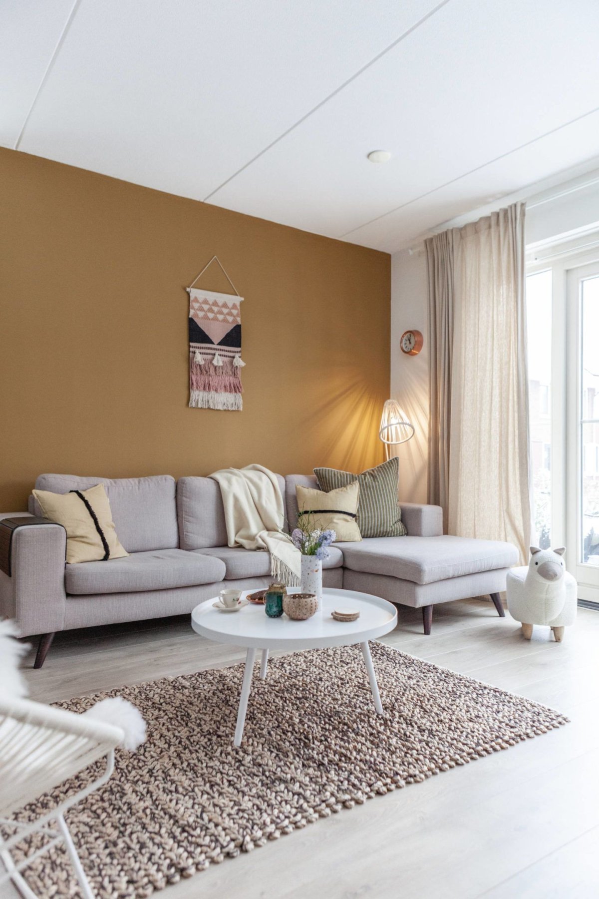 Яркие стены в интерьере