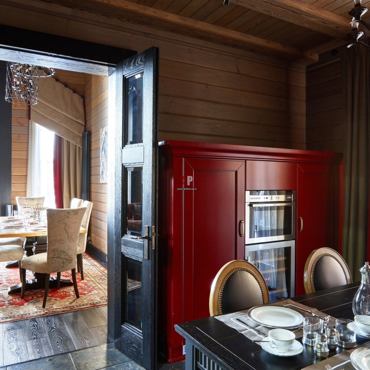 Декор прихожей в деревянном доме