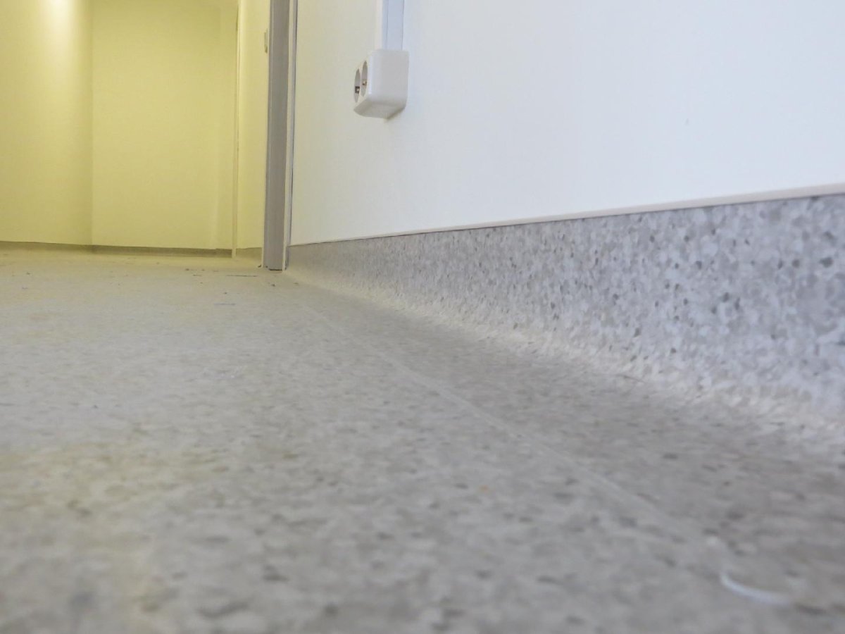 Плинтус в наливных полах