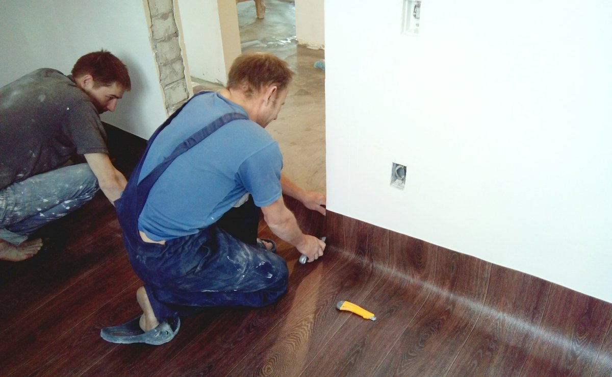 Плинтус для наливных полов для производственных