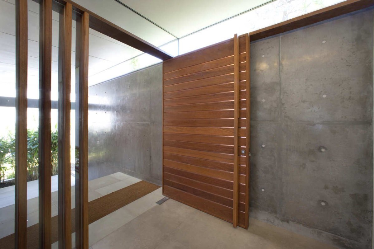 Деревянная стена в интерьере