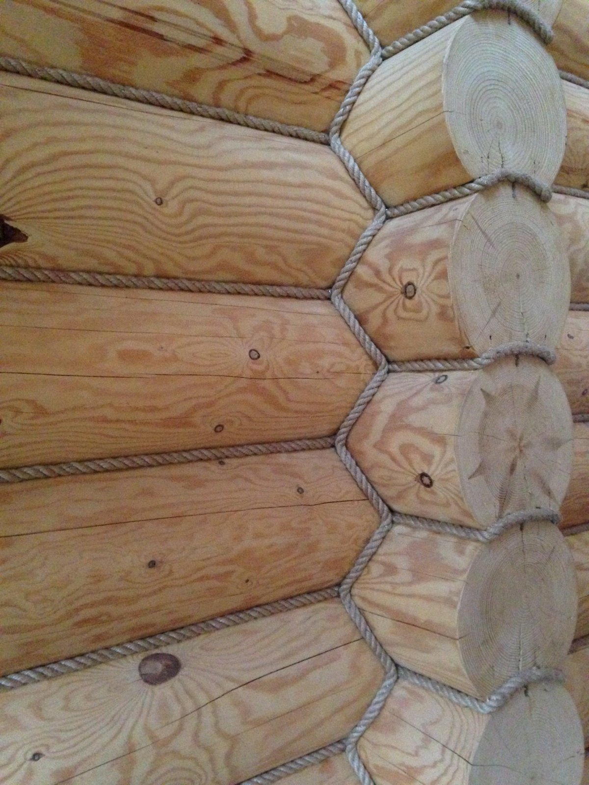 Конопатка бруса джутом