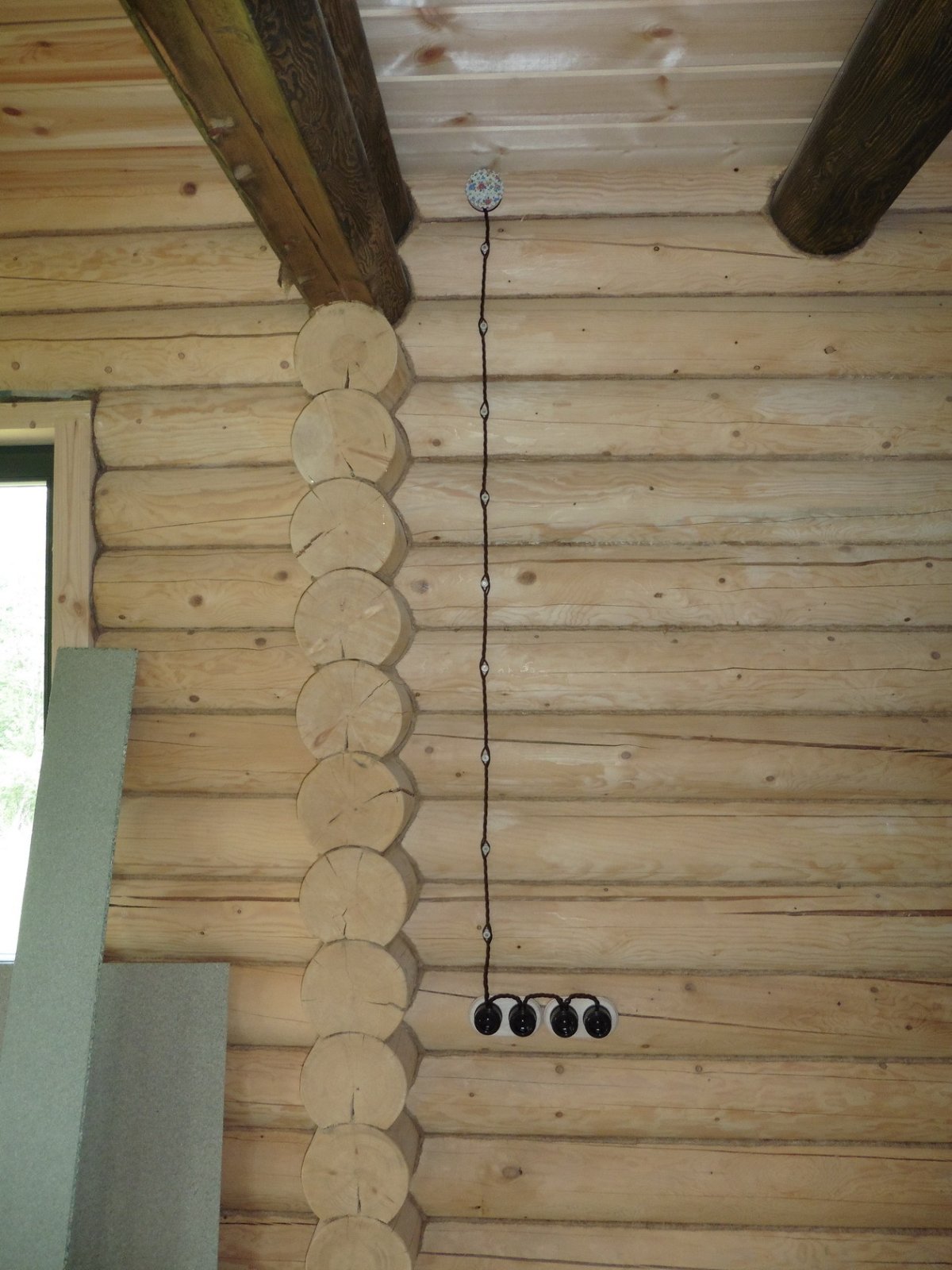 Конопатка швов сруба