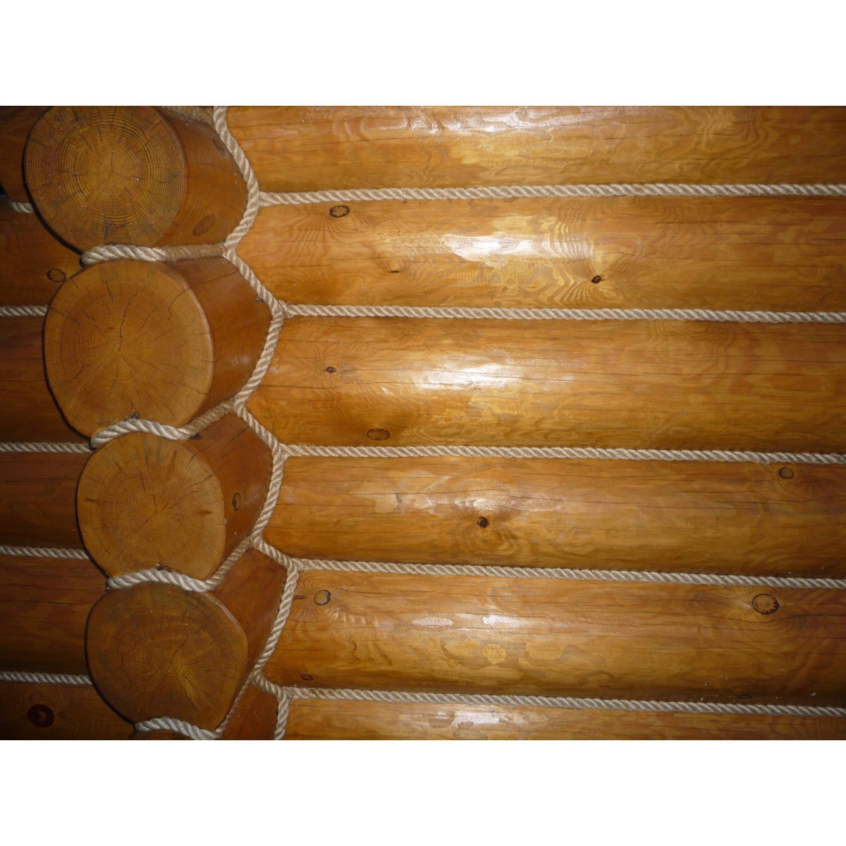 Конопатка оцилиндрованного бревна