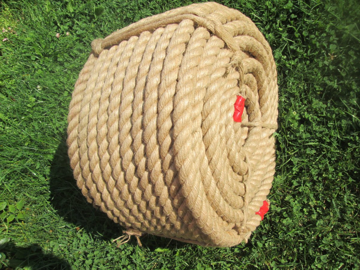 Ретро проводка в доме из оцилиндрованного бревна