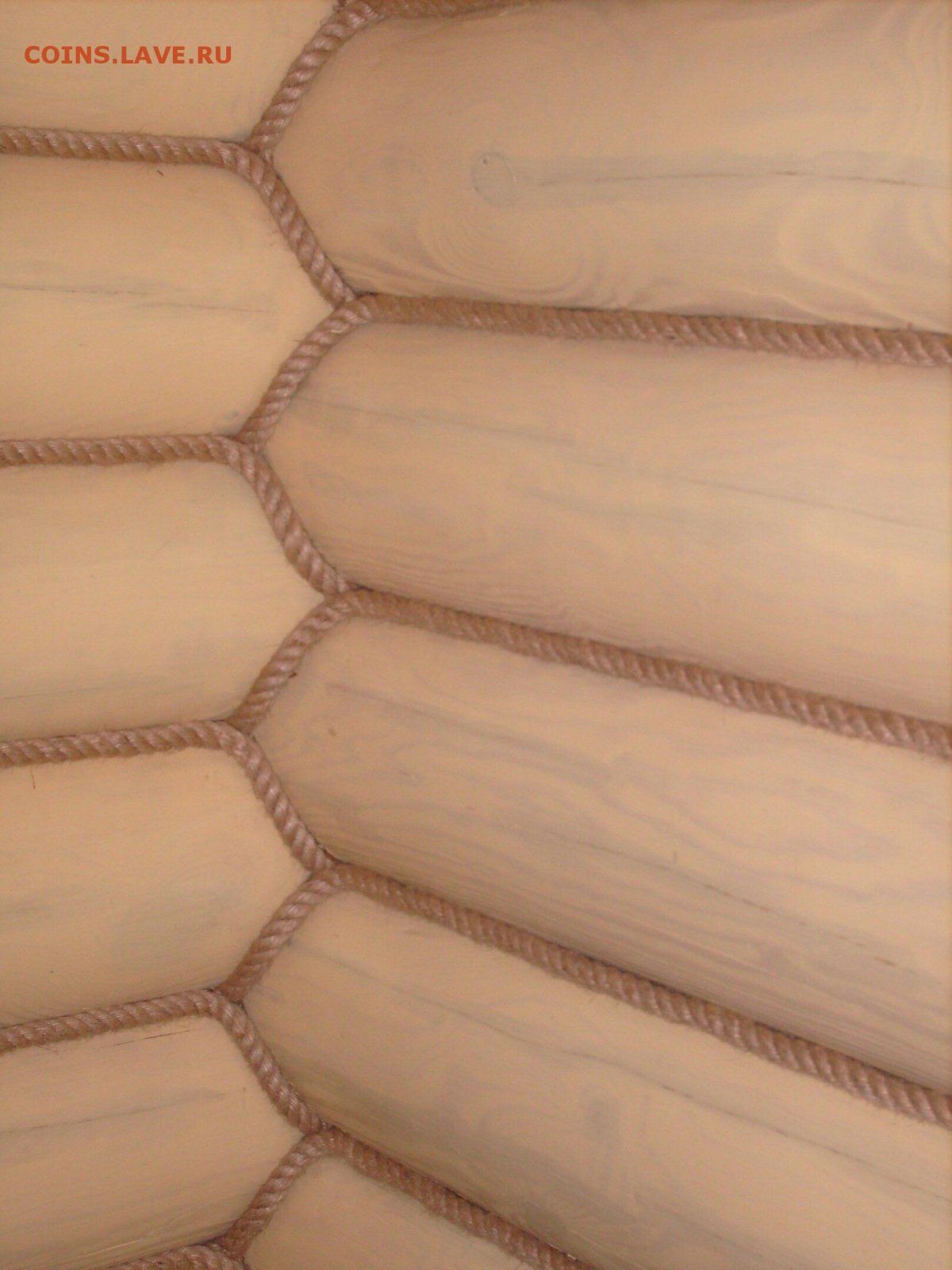 Отделка венцов сруба канатом