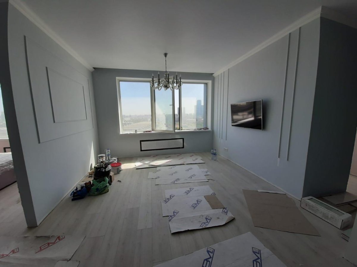 Чистовая отделка квартиры с большим окном